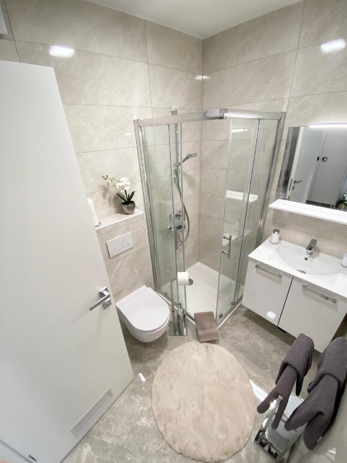 Apartment "50 Shades" With Balcony And Free Parking In The Garage Zadar Buitenkant foto