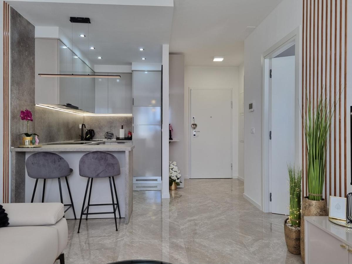 Apartment "50 Shades" With Balcony And Free Parking In The Garage Zadar Buitenkant foto
